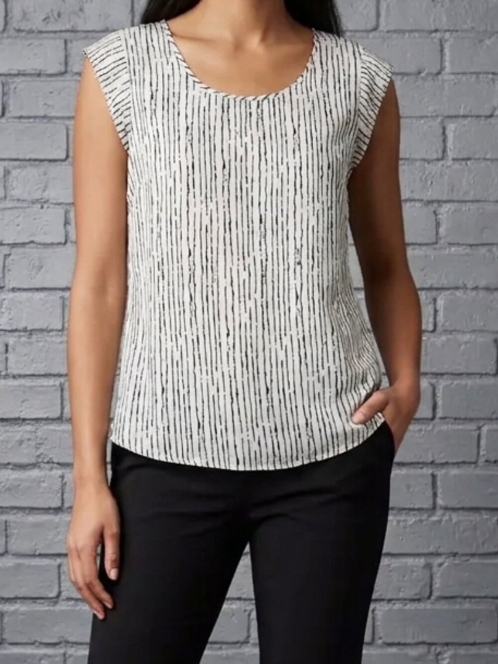 The Limited Abstract Broken Stripes Top White Black Scoop Neck Cap Sleeve MED